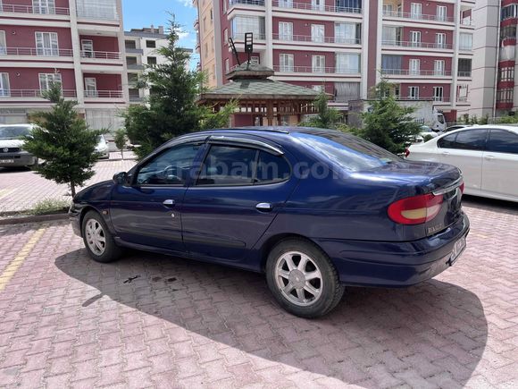 Sahibinden Renault Megane 1.6 Alize 2003 Model 
