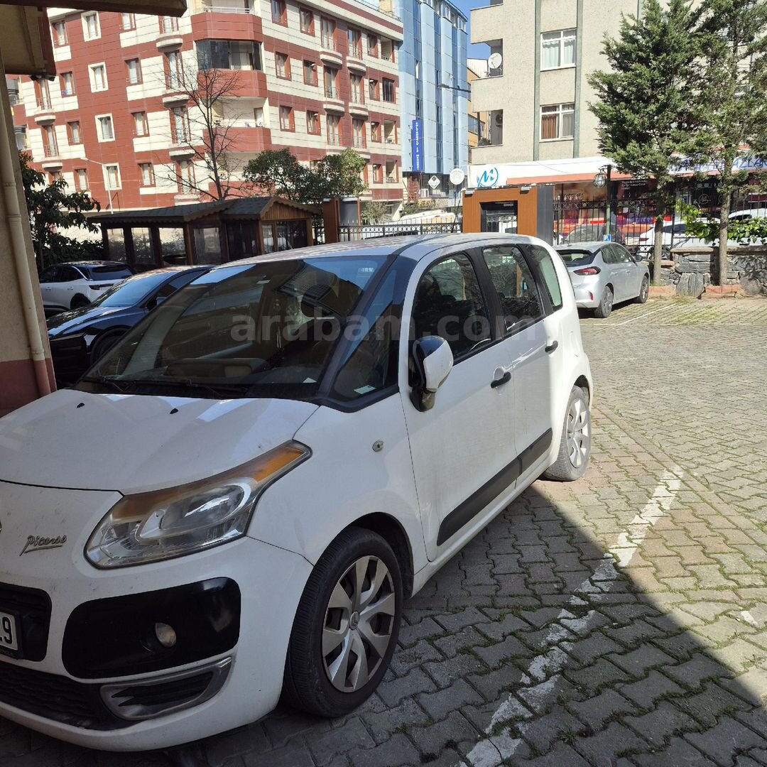 Sahibinden Citroen C3 Picasso 1.4 SX 2009 Model İstanbul 90.000 km Beyaz 6