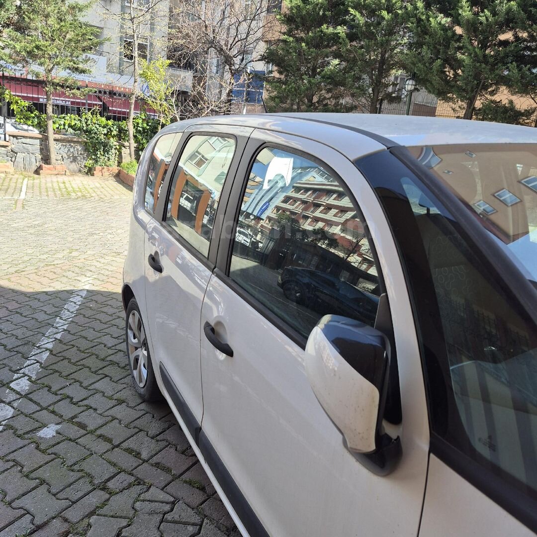 Sahibinden Citroen C3 Picasso 1.4 SX 2009 Model İstanbul 90.000 km Beyaz 4