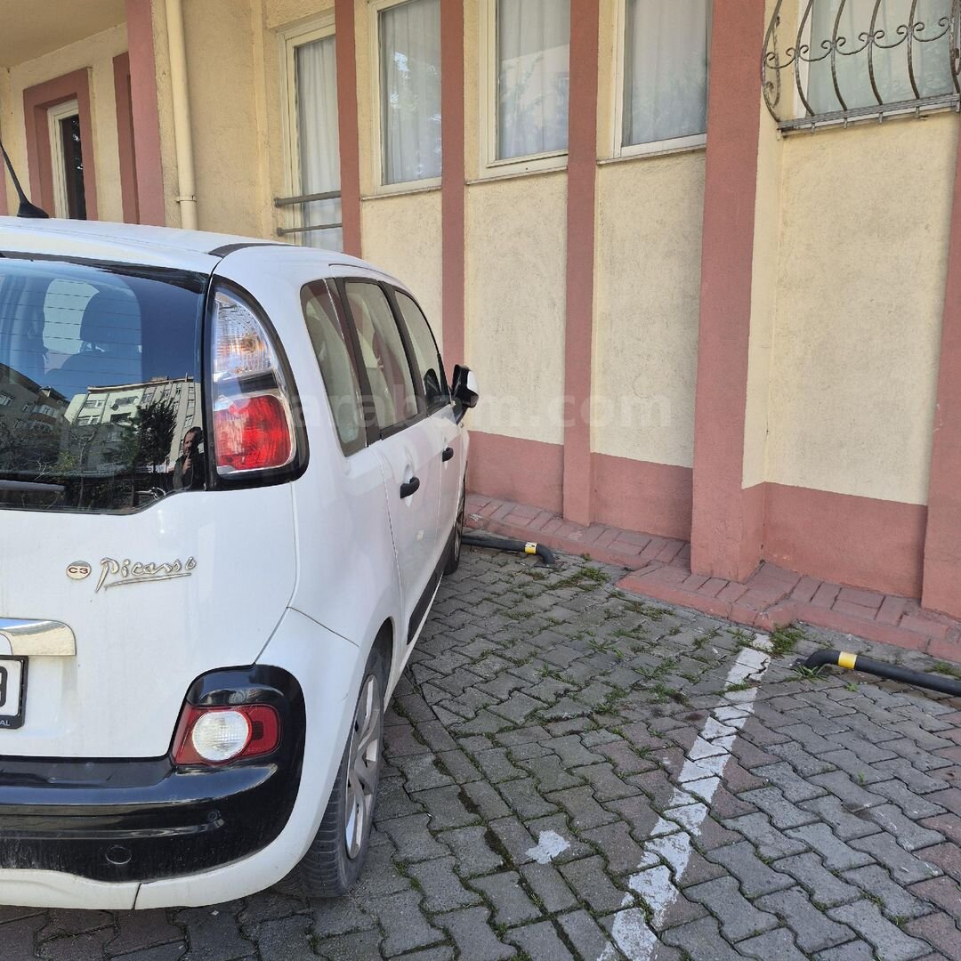 Sahibinden Citroen C3 Picasso 1.4 SX 2009 Model İstanbul 90.000 km Beyaz 2