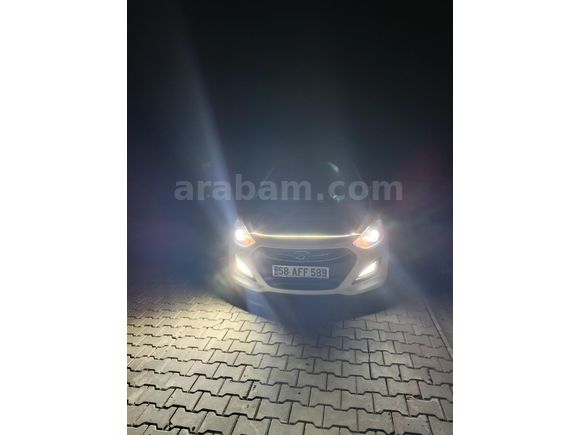 Sahibinden Hyundai i30 1.6 CRDi Elite 2014 Model  94.000 km Beyaz
