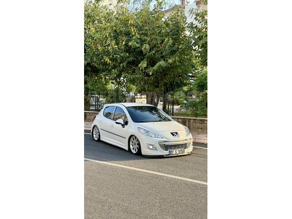 Sahibinden Peugeot 207 1.4 HDi Trendy 2008 Model  250.000 km Beyaz