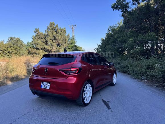 Alev Kırmızı Renault Clio 1.0 SCe Joy 2023 Model 