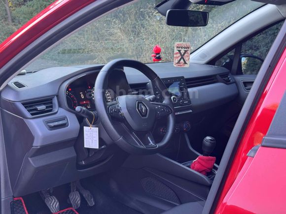 Alev Kırmızı Renault Clio 1.0 SCe Joy 2023 Model 