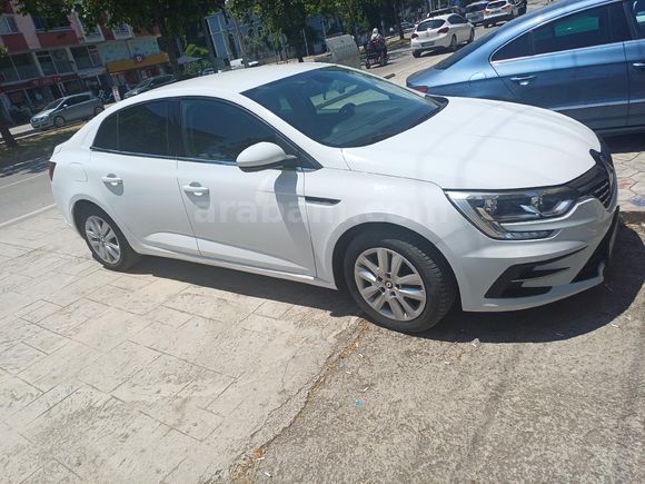 Sahibinden Renault Megane 1.3 TCe Joy Comfort 2022 Model  108.000 km Beyaz