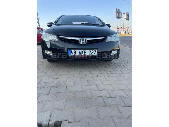 Sahibinden Honda Civic 1.4 Hybrid 2007 Model.aracın durumu resimlerde mevcuttur.aracın tek kusuru gösterge panelinde yanan iki ikaz ışığıdır.