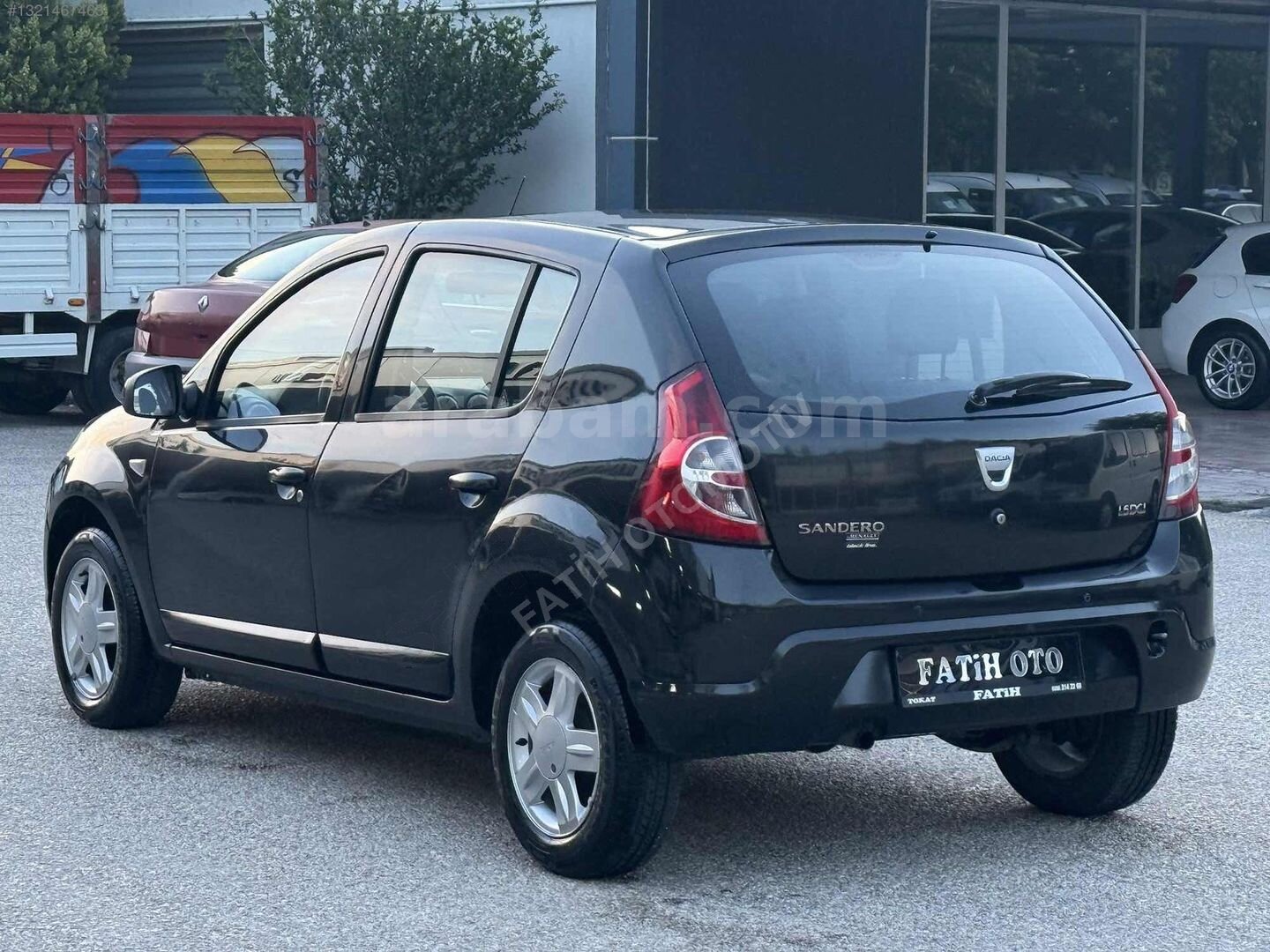Galeriden Dacia Sandero 1.5 dCi Black Line 2010 Model Tokat 139.000 km Siyah 5