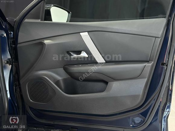 GALERİ 3S'DEN 2024 CİTROEN C4 1.2 130HP SHİNE 26'BİNDE HATASIZ