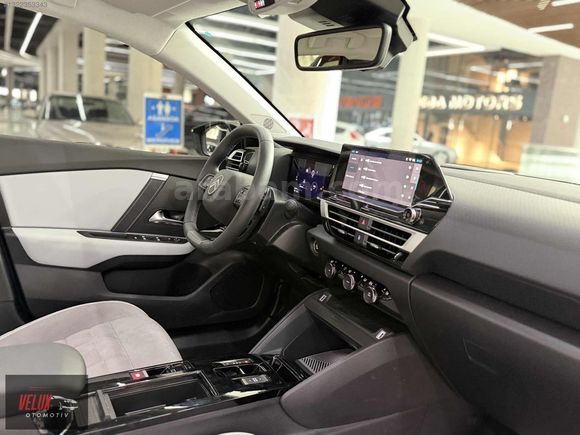FULL / HATASIZ BOYASIZ TRAMERSİZ / 2025 / 9.800Km / GARANTİLİ