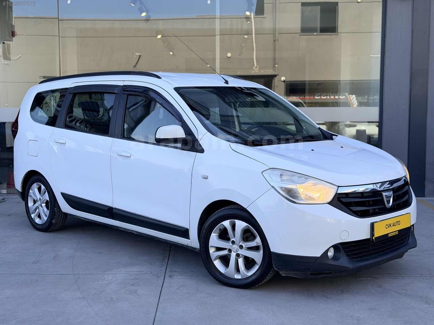 Galeriden Dacia Lodgy 1.5 dCi Laureate 2014 Model İzmir 197.000 km Beyaz 1