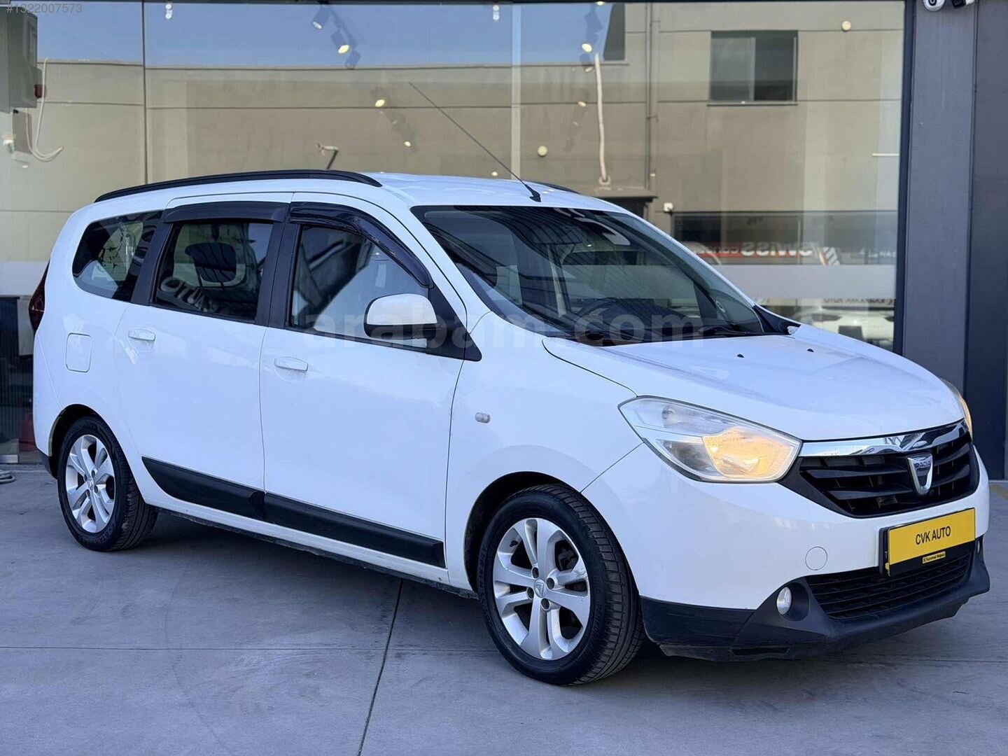 Galeriden Dacia Lodgy 1.5 dCi Laureate 2014 Model İzmir 197.000 km Beyaz 2