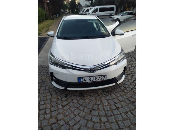 Sahibinden Toyota Corolla 1.4 D-4D Touch 2016 Model  129.000 km Beyaz
