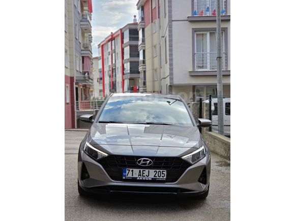 Sahibinden Hyundai i20 1.4 MPI Style Plus 2021 Model  40.000 km Gri