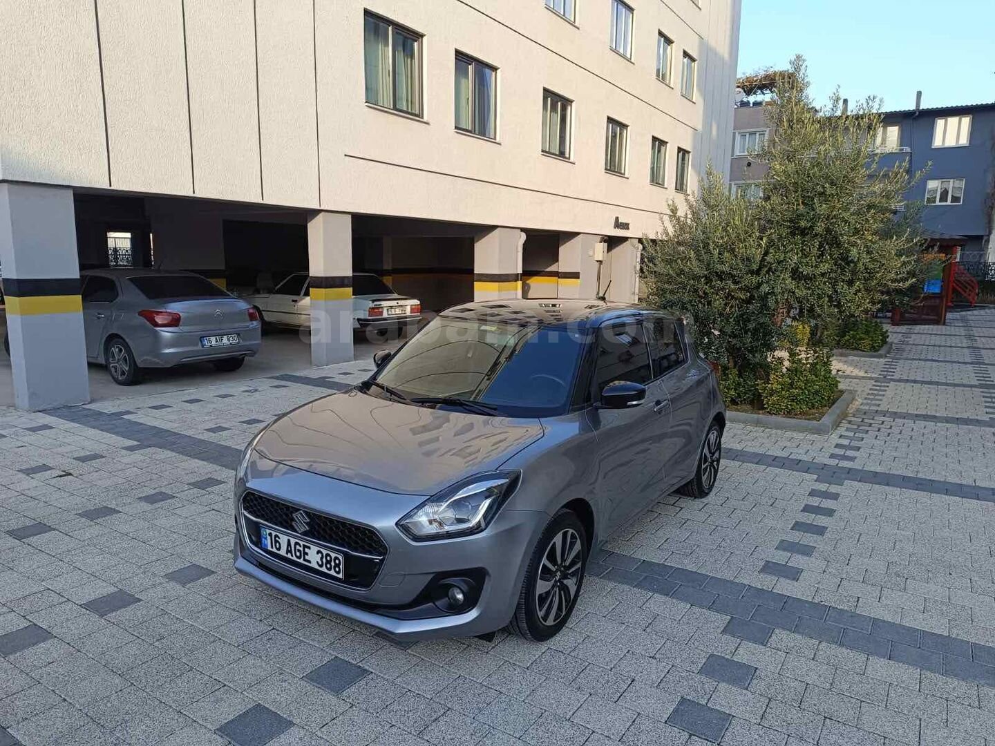 Sahibinden Suzuki Swift 1.2 GLX 2019 Model İstanbul 57.300 km Gri (Gümüş) 3