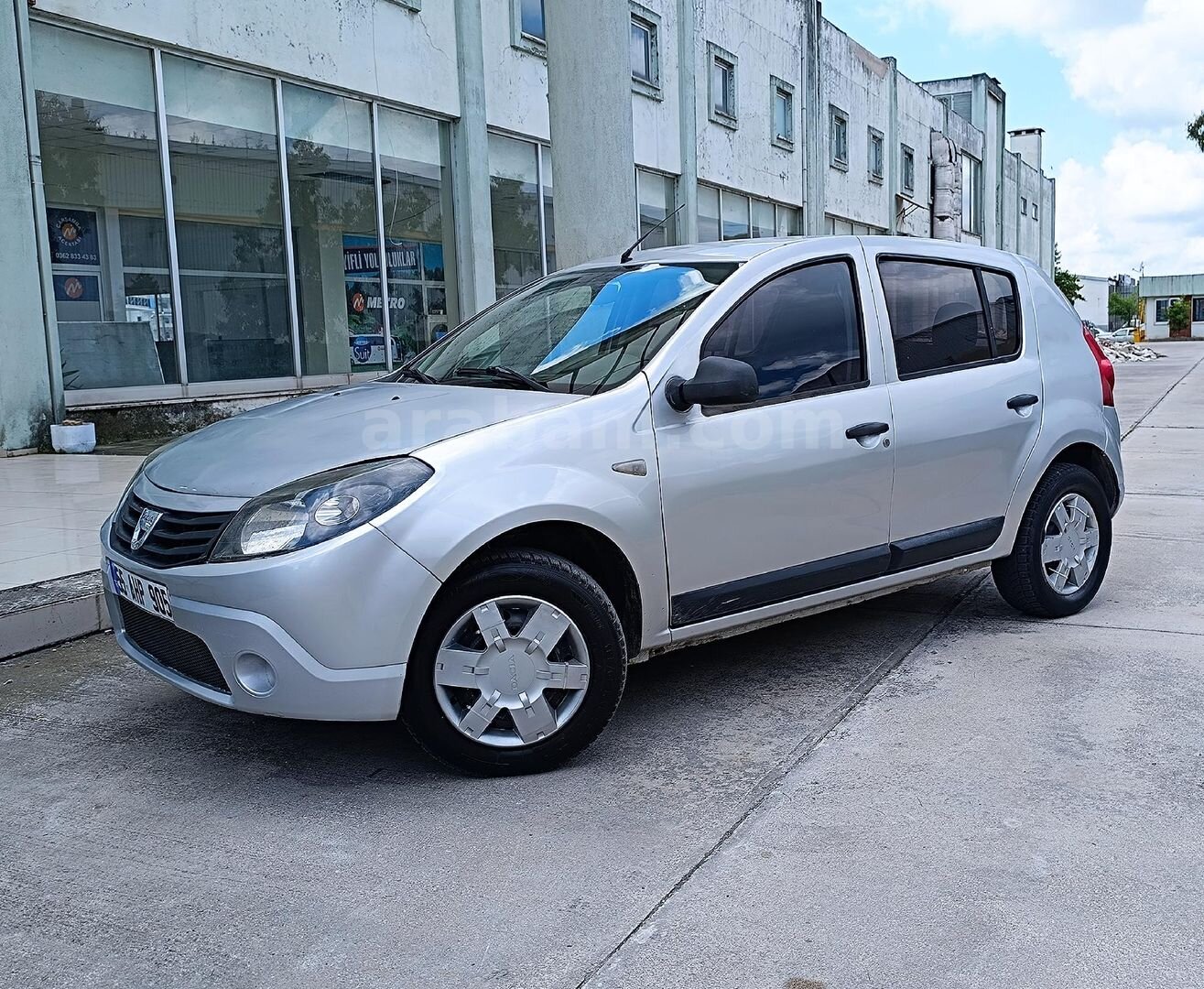 Galeriden Dacia Sandero 1.4 Ambiance 2009 Model Samsun 170.000 km Gri (Gümüş) 2