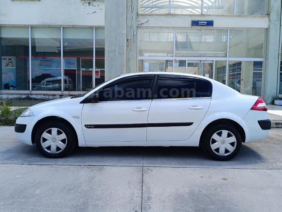 ŞENTÜRKLERDEN MEGANE 2 BAKIMLI YENİ MUAYENELİ