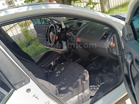 ŞENTÜRKLERDEN MEGANE 2 BAKIMLI YENİ MUAYENELİ