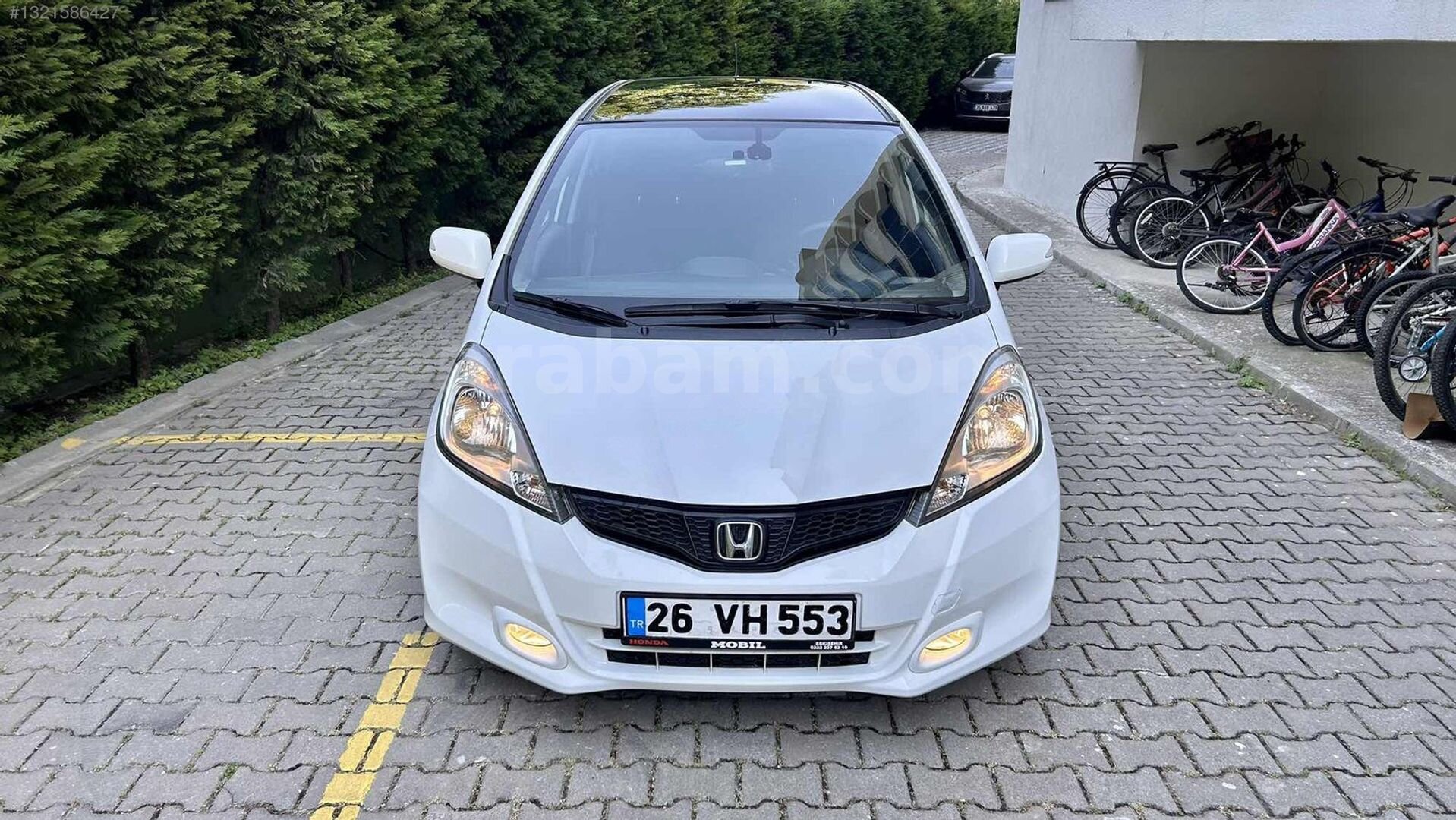 Galeriden Honda Jazz 1.4 Fun 2012 Model İzmir 177.000 km Beyaz 2