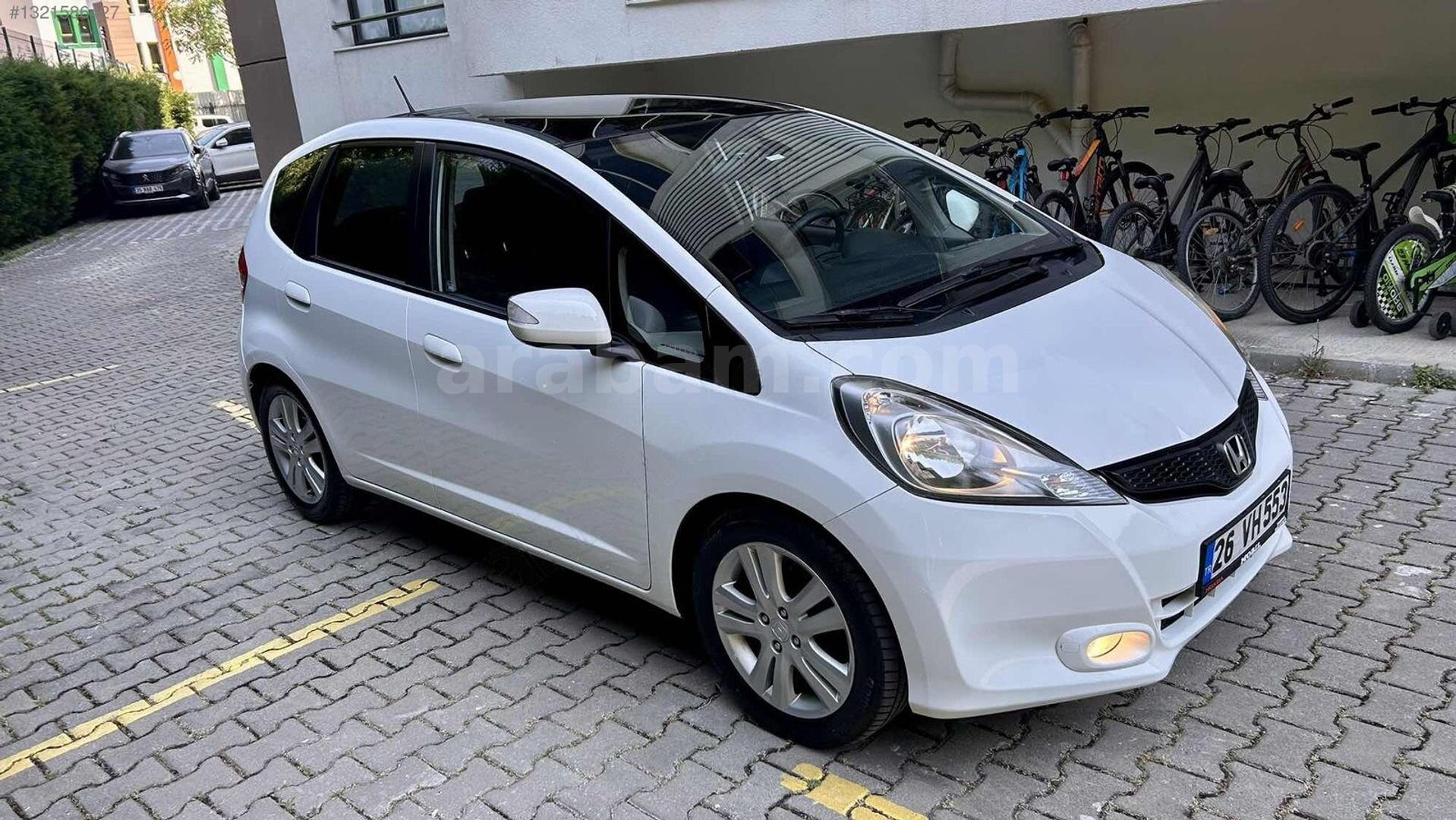 Galeriden Honda Jazz 1.4 Fun 2012 Model İzmir 177.000 km Beyaz 3