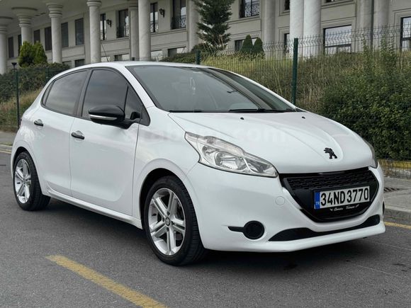 Sahibinden Peugeot 208 1.2 PureTech Access 2015 Model İstanbul 179.000 km Beyaz