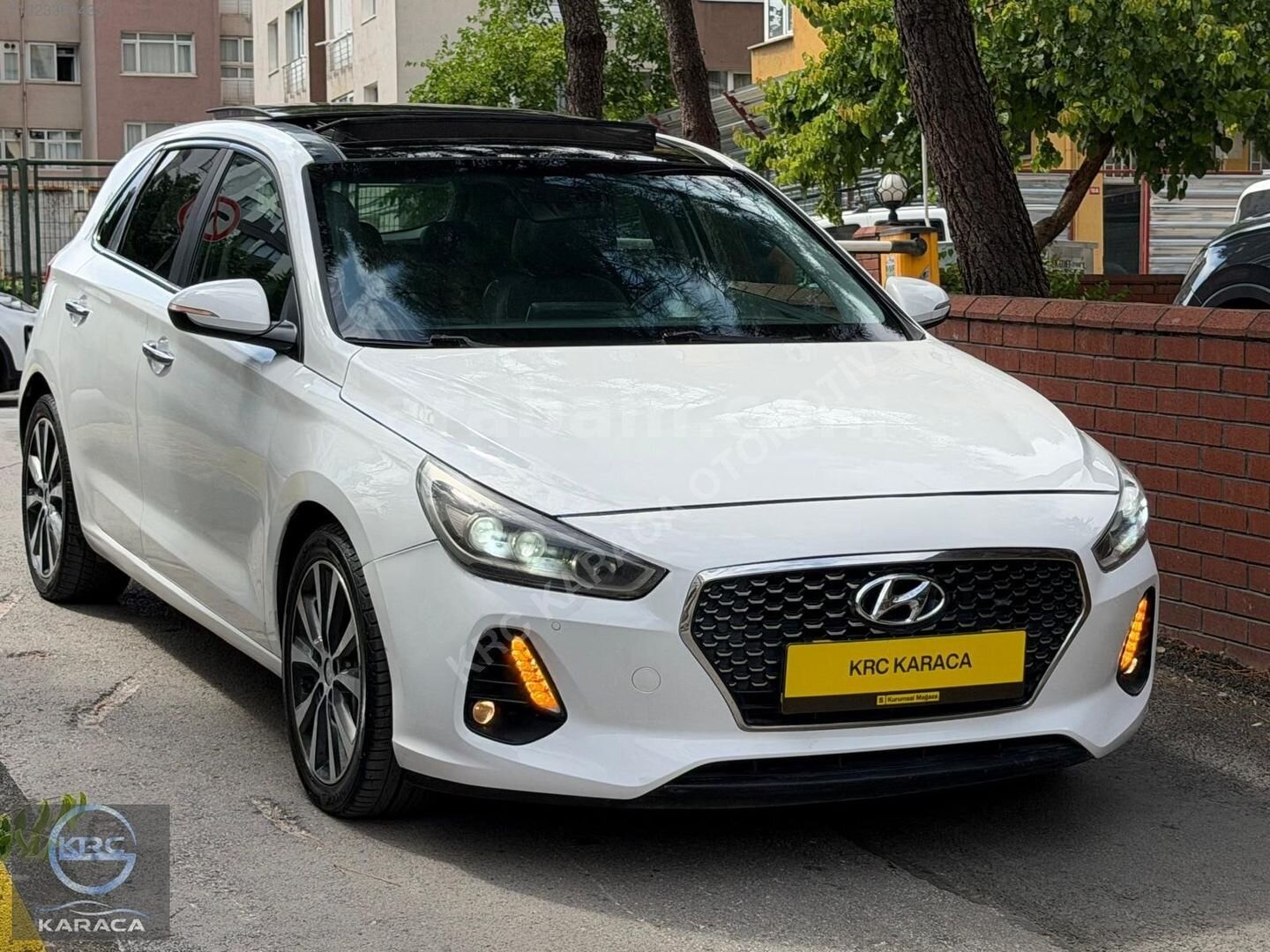 Galeriden Hyundai i30 1.6 CRDi Elite Plus Smart 2017 Model İstanbul 203.000 km Beyaz 4