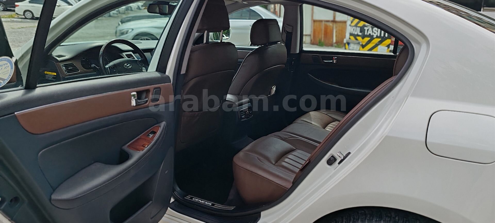 Sahibinden Hyundai Genesis 3.8 2010 Model İstanbul 110.773 km Beyaz 4