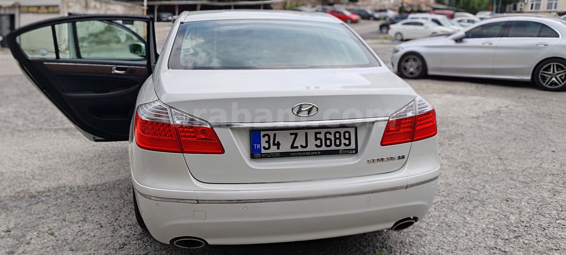 Sahibinden Hyundai Genesis 3.8 2010 Model İstanbul 110.773 km Beyaz 5