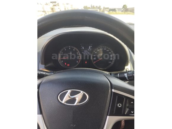 Sahibinden Hyundai Accent Blue 1.4 CVVT Mode Plus 2013 Model