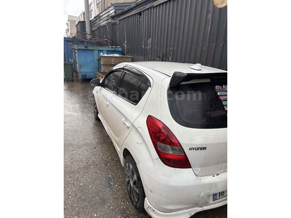 Sahibinden Hyundai i20 1.4 CRDi Team 2010 Model  422.000 km Beyaz