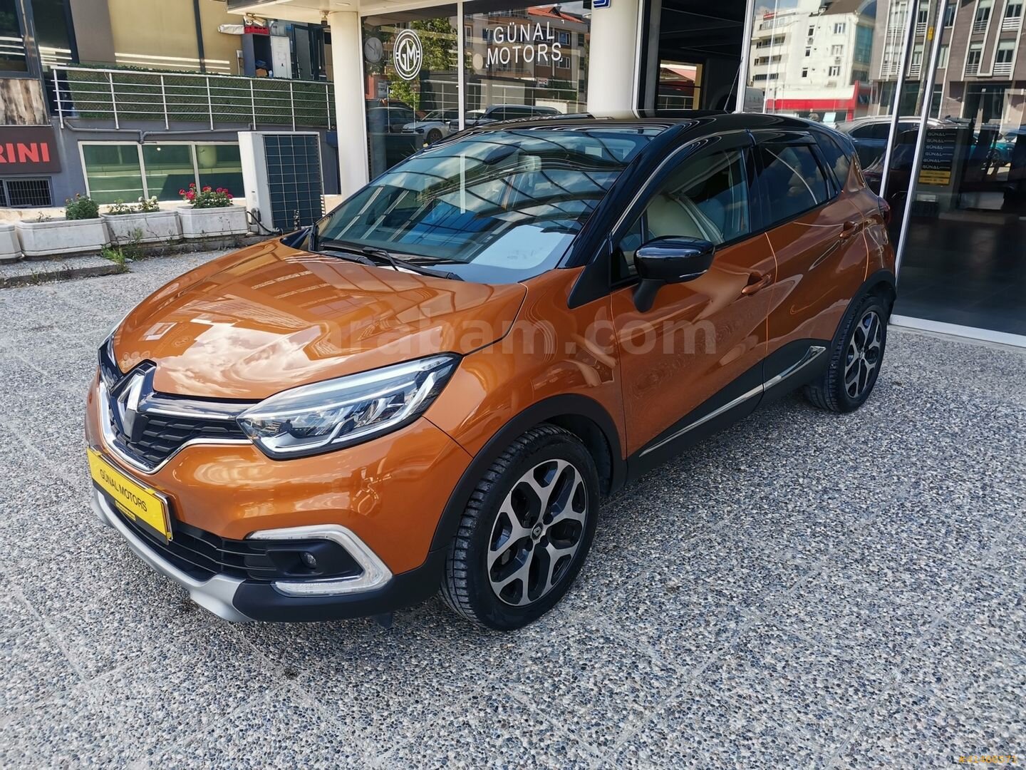 Galeriden Renault Captur 1.5 dCi Icon 2017 Model Bursa 180.000 km Turuncu 2