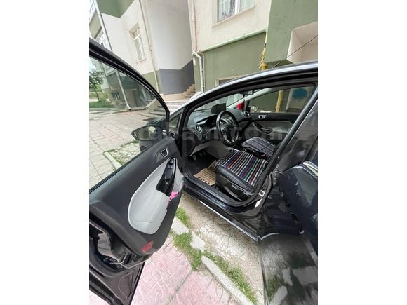 Sahibinden Ford Fiesta 1.25 Trend 2013 Model  168.000 km Beyaz