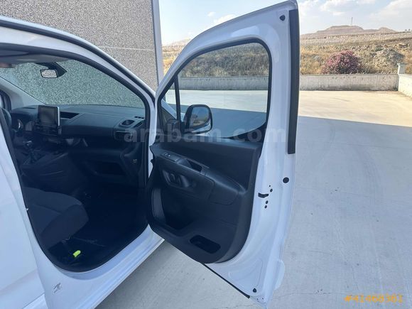 ÖZEL OTOMOTİV'DEN EMSALSİZ 2023 OPEL COMBO ELEGANGE XL