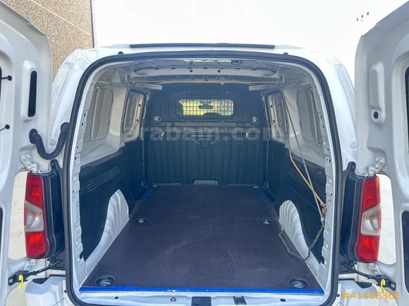 ÖZEL OTOMOTİV'DEN EMSALSİZ 2023 OPEL COMBO ELEGANGE XL