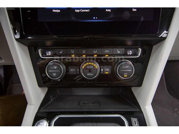 BAYAR'DAN 2020 17.KM VOLKSWAGEN PASSAT ELEGANCE CAM TAVAN+ISITMA