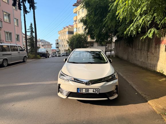 İlk sahibi doktordan Toyota Corolla 1.6 Premium 50.Yıl 2017 Model 