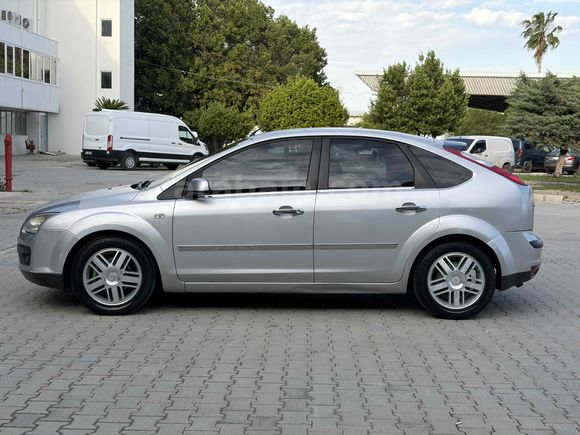 Sahibinden Ford Focus 1.6 Ghia 2005 Model 
