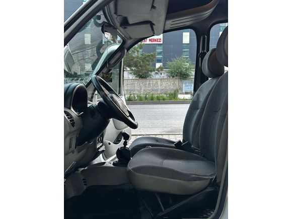 Galeriden Renault Kangoo 1.9 D 2003 Model Bitlis
