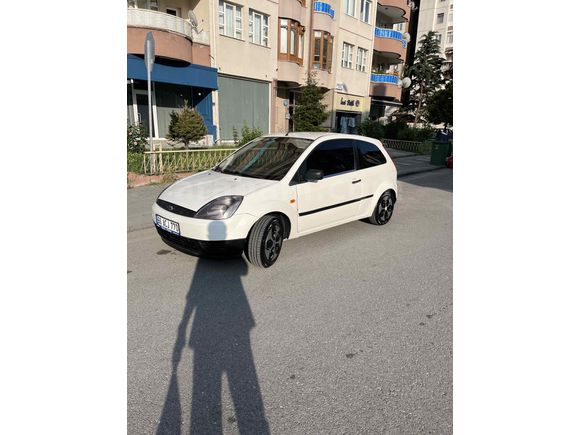 Sahibinden Ford Fiesta 1.4 TDCi Comfort 2005 Model  280.000 km Beyaz