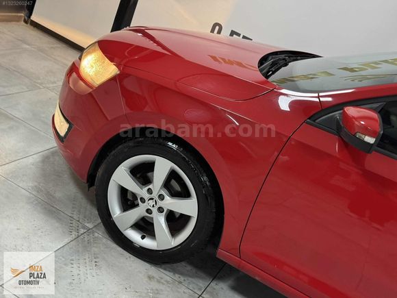 İMZA PLAZA'DAN 2015 SKODA RAPİD SPACEBACK 1.2TSI STYLE OTOMATİK