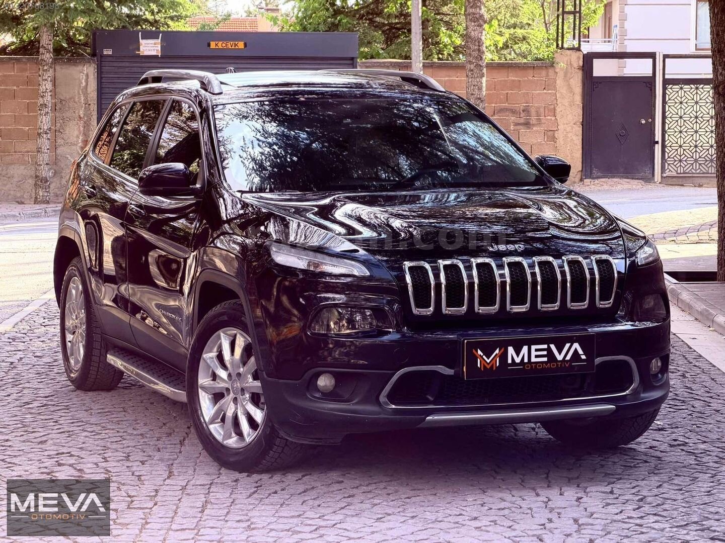 Galeriden Jeep Cherokee 2.0 TD Limited 2015 Model Konya 260.000 km Siyah 3