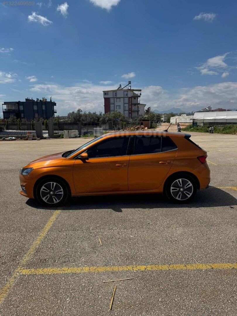Galeriden Skoda Fabia 1.0 TSI Premium 2023 Model Konya 53.300 km Sarı 6
