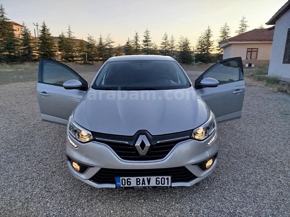 HATASIZ BOYASIZ MEGANE 4 1.3 TCE 140 BG 75000 KM TESLA EKRAN EMSALSİZ