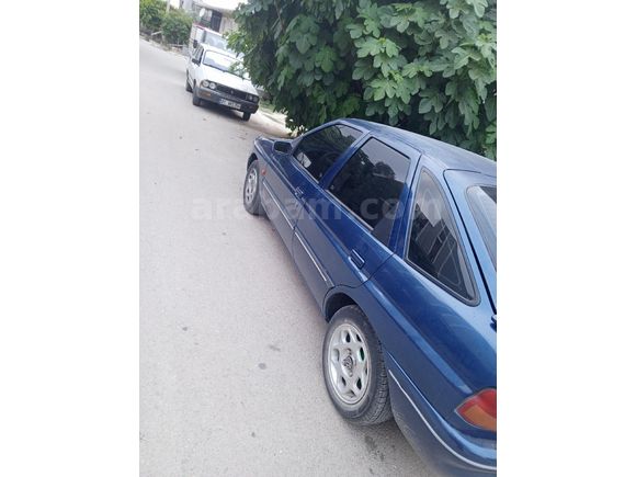 Sahibinden Klimalı Ford Escort 1.6 CLX 1995 Model