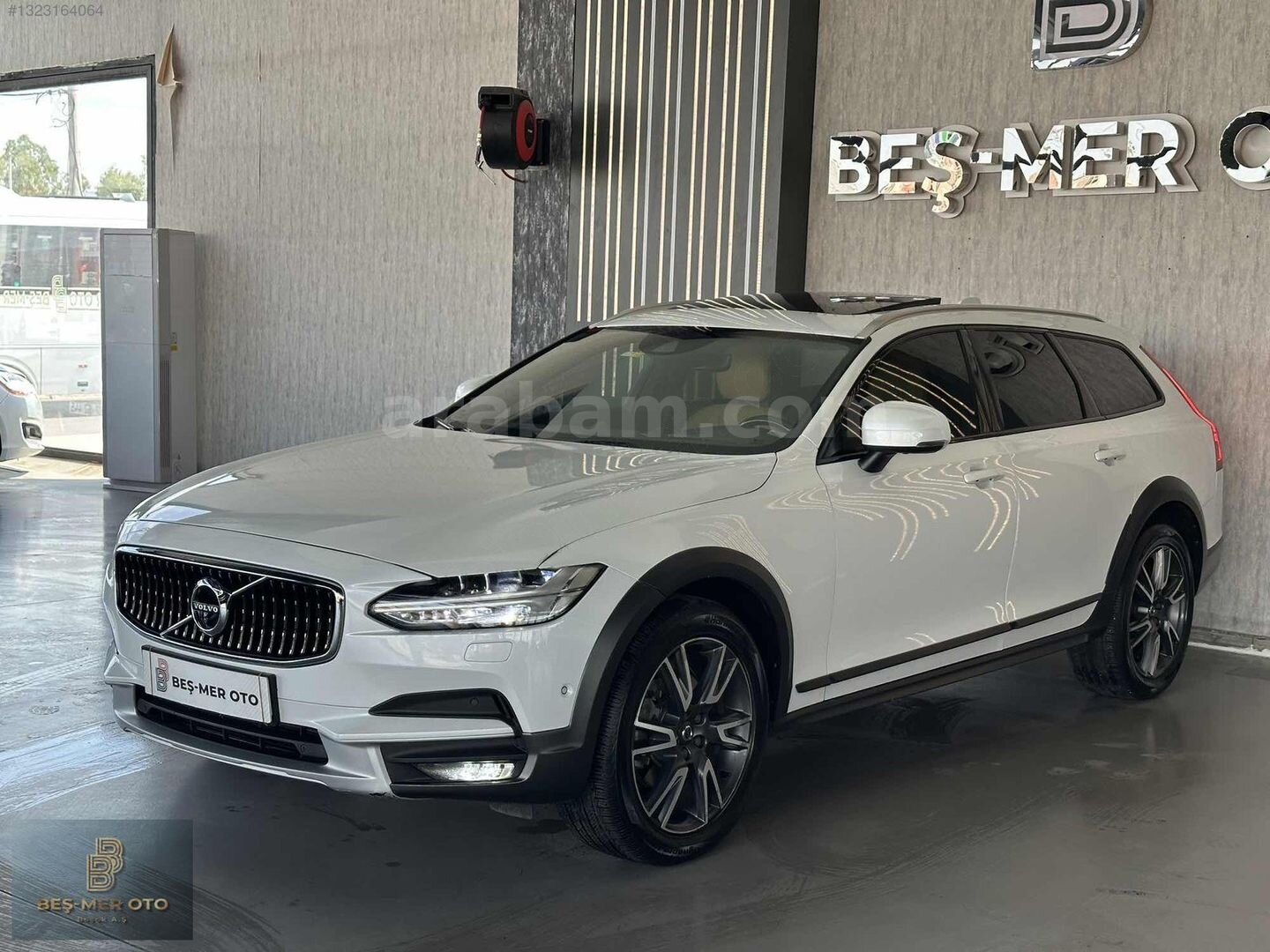 Galeriden Volvo V90 Cross Country 2.0 D D5 Pro 2017 Model İzmir 191.000 km Beyaz 4