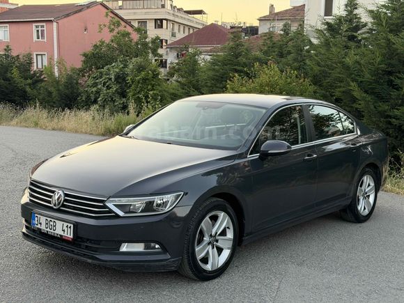 MAKYAJLI KASA PASSAT TEMİZ ARAÇ LASMAN RENK KART ÇEKEBİLİRİM