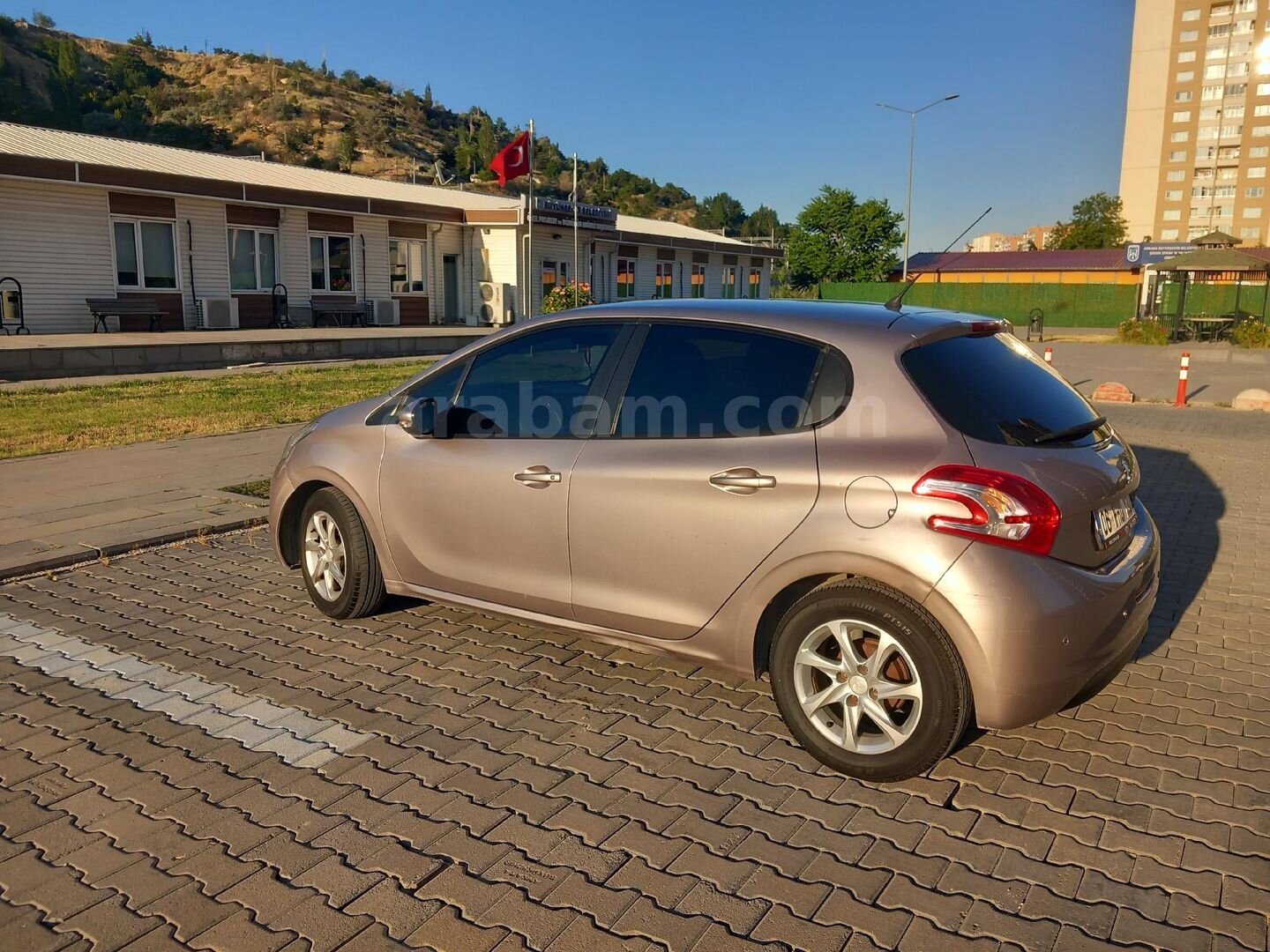 Galeriden Peugeot 208 1.2 VTi Active 2013 Model Ankara 96.500 km Gri (Gümüş) 7