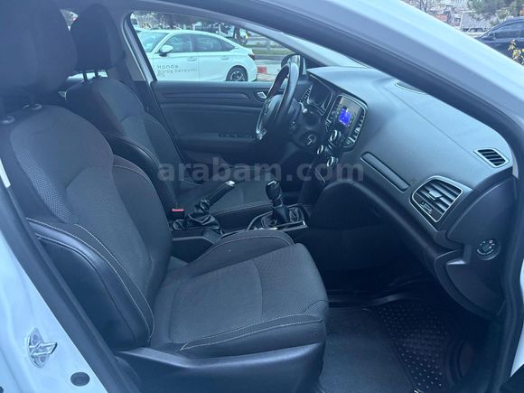2020 Megane 1.3 TCe Touch 140 hp 66 binde Tesla Ekranlı Bakımlı