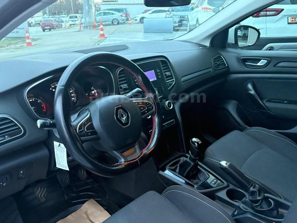 2020 Megane 1.3 TCe Touch 140 hp 66 binde Tesla Ekranlı Bakımlı