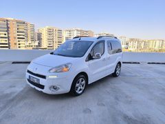 Peugeot Partner 1.6 HDI Allure 2013 Model ÖZEL ÜRETİM ARKA KAPİ CAM SÜRGÜLÜ