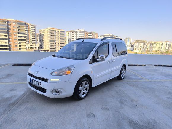 Peugeot Partner 1.6 HDI Allure 2013 Model ÖZEL ÜRETİM ARKA KAPİ CAM SÜRGÜLÜ